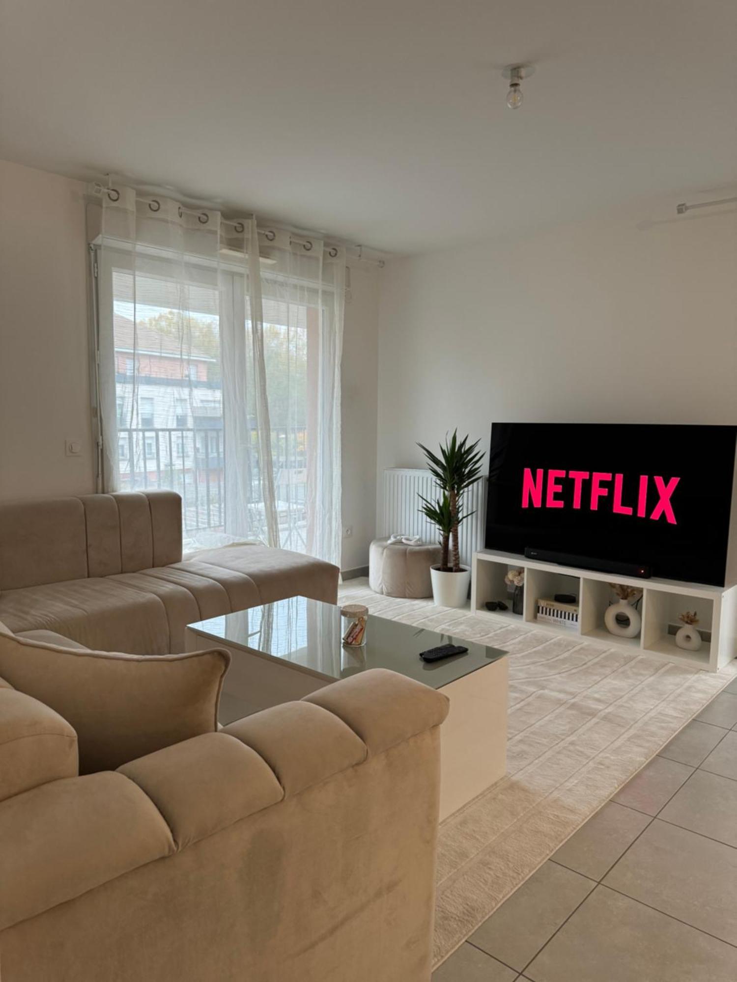 Superbe Appartement - Near Paris コルベイユ・エソンヌ エクステリア 写真